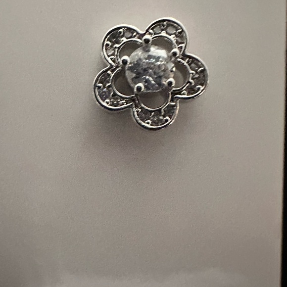 NWT Kate Spade New York Silver Crystal Flower Earrings - Picture 4 of 7